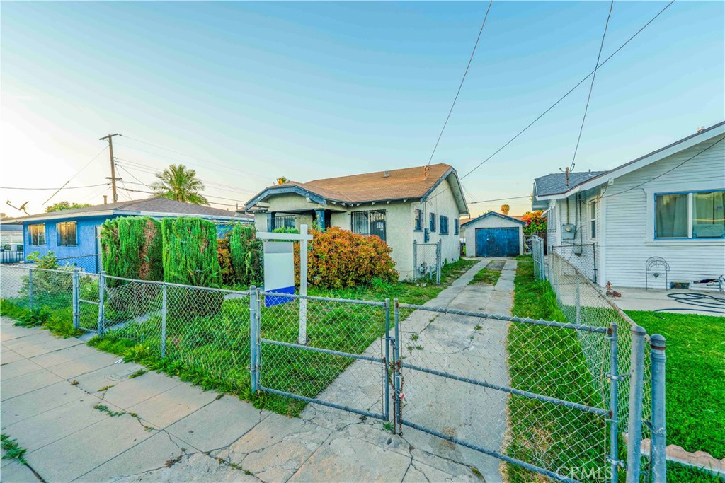 315 West Cedar Street Compton, CA 90220 - Photo 3 of 19 Front right side