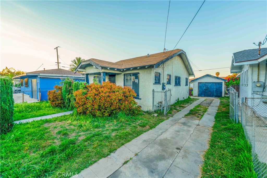 315 West Cedar Street Compton, CA 90220 - Photo 5 of 19 Driveway