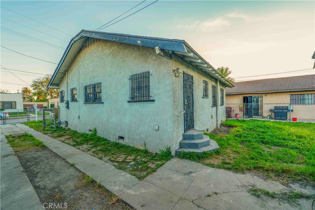315 West Cedar Street Compton, CA 90220 - Photo 6 of 19 Side view