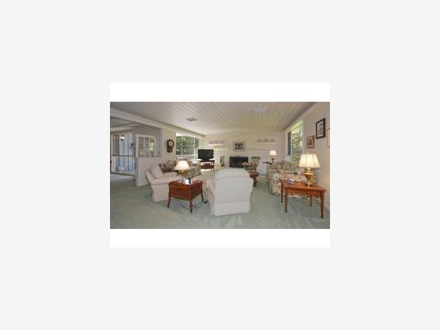 580 Middlefield Road Atherton, CA 94027 - Photo 2 of 9 a living room with furniture