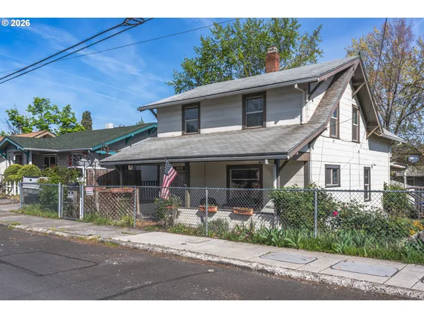 $435,000 | 1111 East 9th Street, The Dalles, OR 97058