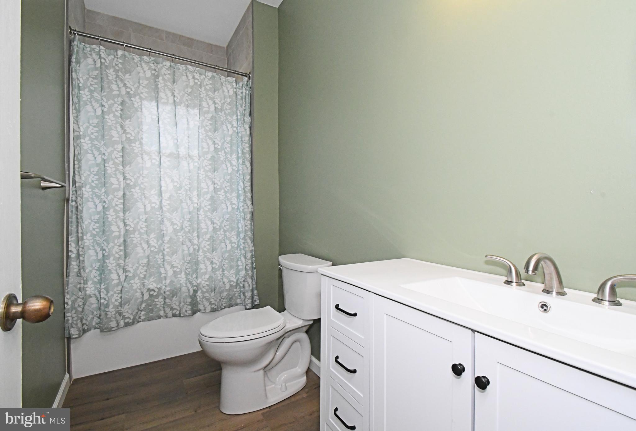 13 West 2nd Street Pottstown, PA 19464 - Photo 25 of 41 Full Hall Bath