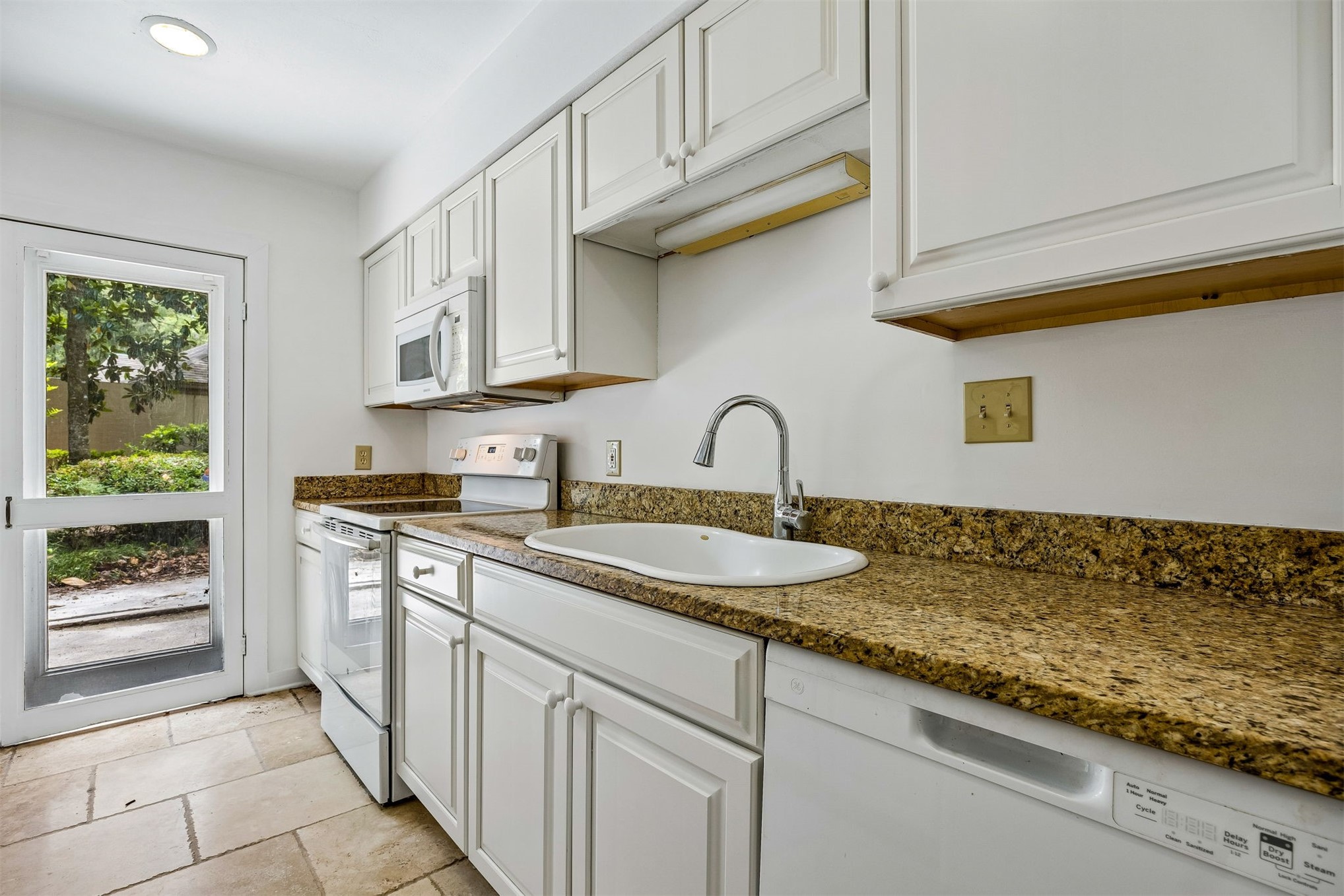 3316 Sea Marsh Road, Unit 3316 Fernandina Beach, FL 32034 - Photo 20 of 42 Kitchen Access to Outdoor Area.