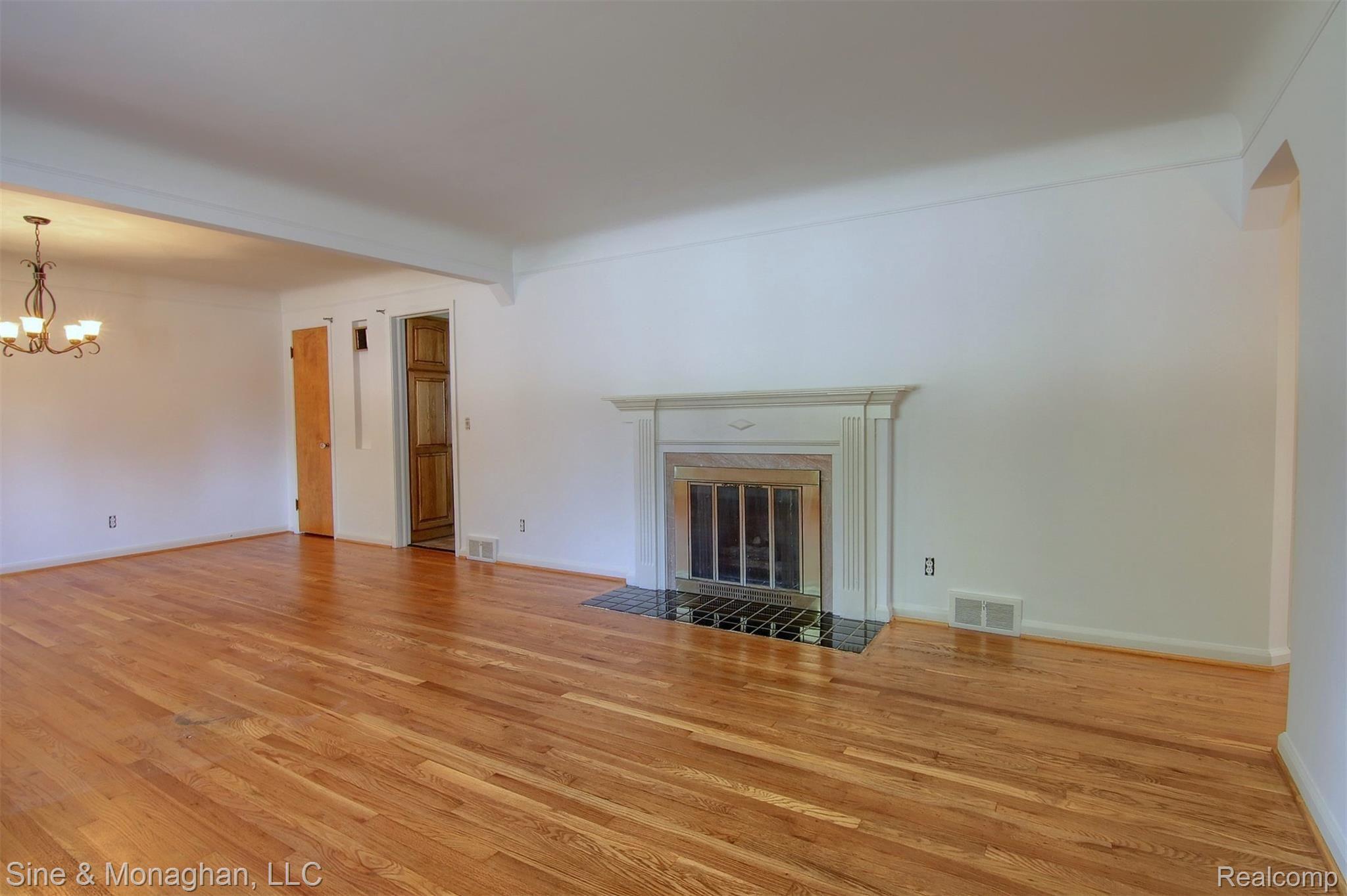 1536 Cook Road Grosse Pointe, MI 48236 - Photo 2 of 39 4-Living Room.jpg
