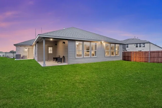 $344,990 | 137 Medina Lane, Rhome, TX 76078