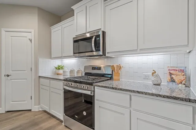 $344,990 | 137 Medina Lane, Rhome, TX 76078