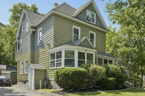 $560,000 | 19 Englewood Avenue, Worcester, MA 01603