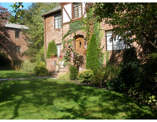 26 Philmore Road Newton, MA 02458 - Photo 3 of 13 Gallery Image 3