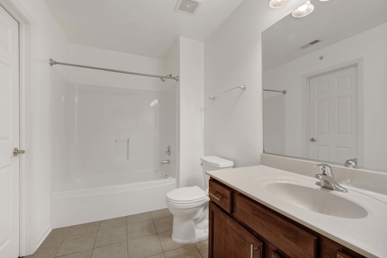 1038 Swift Road, Unit 2B Glen Ellyn, IL 60137 - Photo 15 of 22 Gallery Image 15