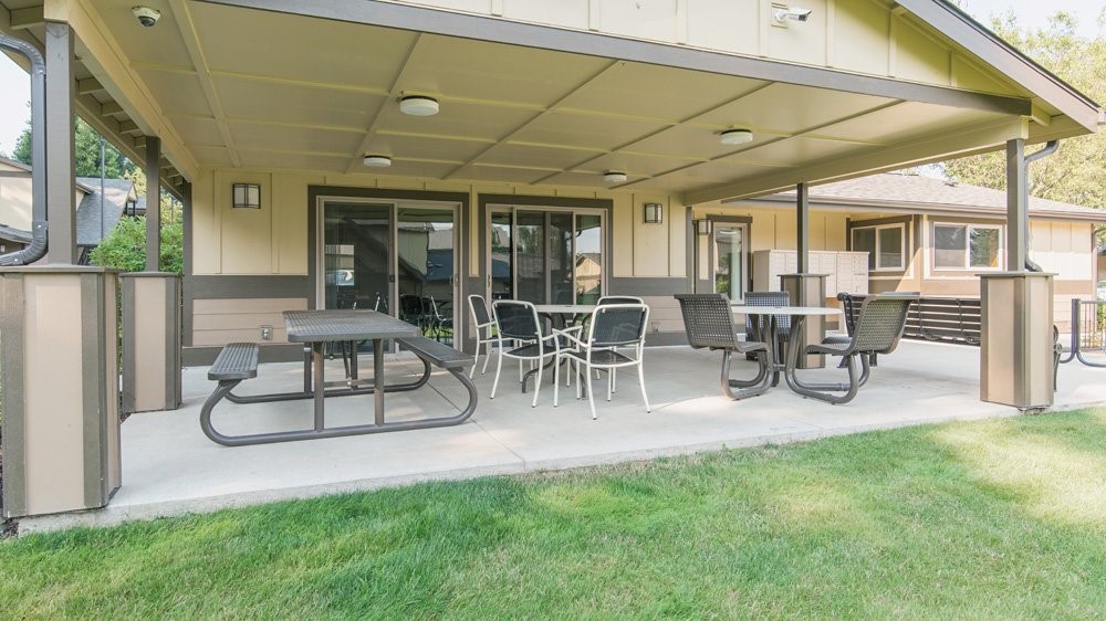 1108 South Rose Street, Unit 50 Phoenix, OR 97535 - Photo 6 of 10 a view of a patio with table and chairs and potted plants