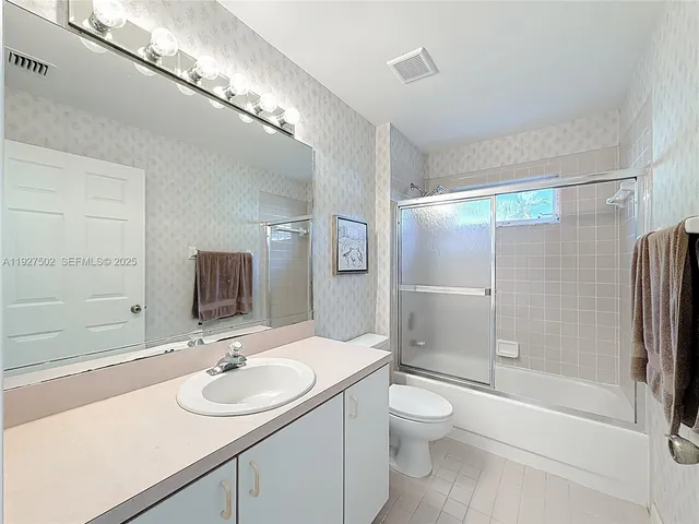 a view of an outdoor space