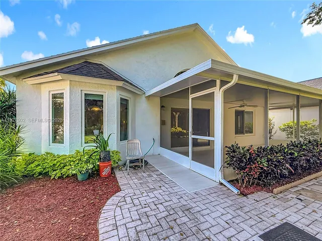 a view of a yard with plants