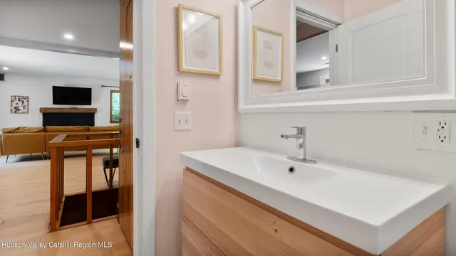 $400,000 | 638 Fog Hill Road, Austerlitz, NY 12017