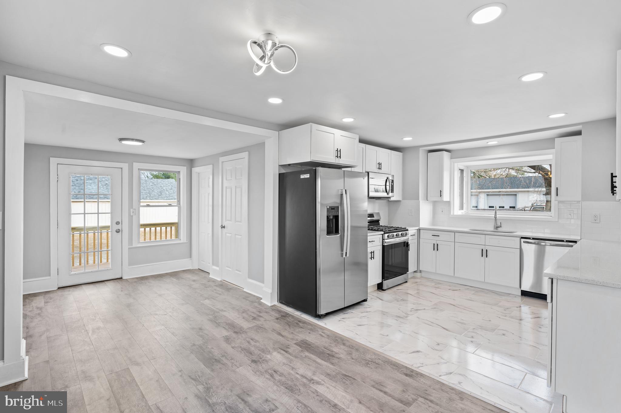 460 Crown Point Road Thorofare, NJ 08086 - Photo 10 of 30 Dining/Kitchen