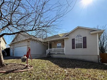 $325,000 | 1105 Creekside Court, Raymore, MO 64083
