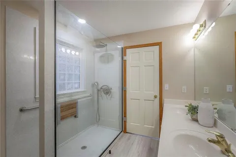 $325,000 | 1105 Creekside Court, Raymore, MO 64083