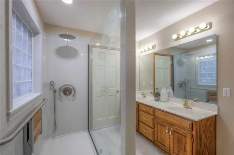 $325,000 | 1105 Creekside Court, Raymore, MO 64083