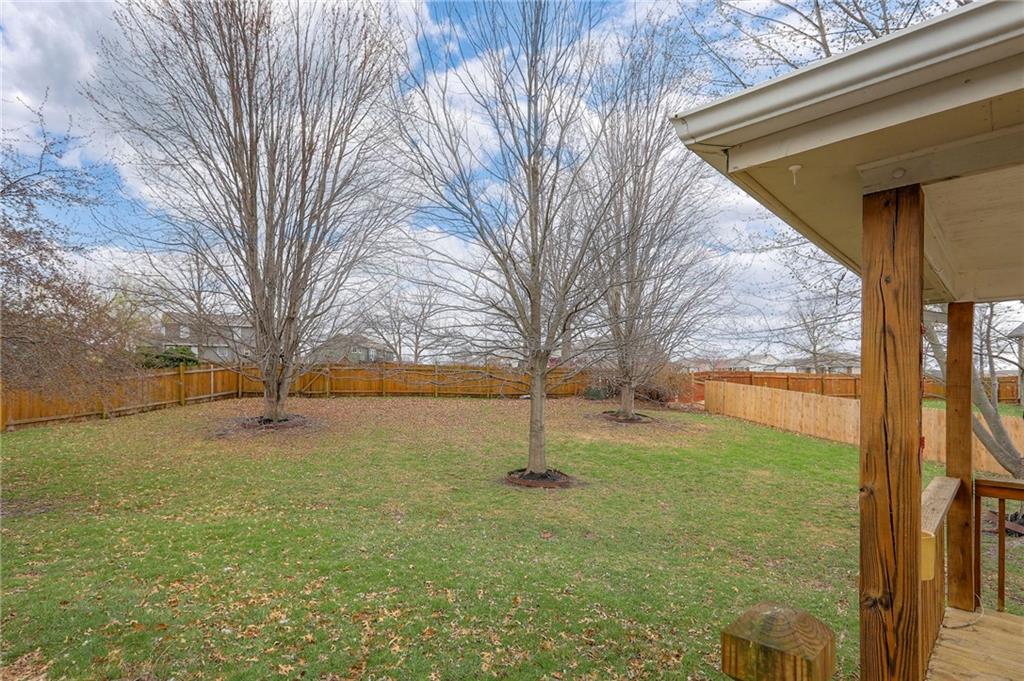 1105 Creekside Court Raymore, MO 64083 - Photo 34 of 40