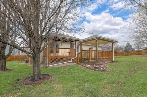 $325,000 | 1105 Creekside Court, Raymore, MO 64083