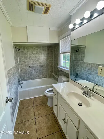 $1,300 | 135 Oswald Street, Breaux Bridge, LA 70517
