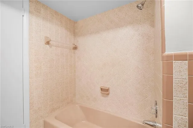 $699,900 | 5091 Westminster Drive, Fort Myers, FL 33919