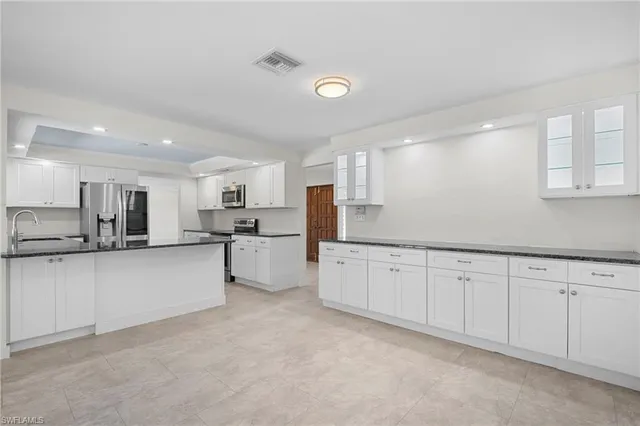 $699,900 | 5091 Westminster Drive, Fort Myers, FL 33919