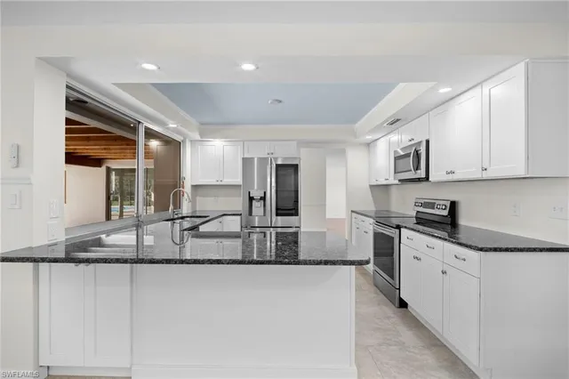 $699,900 | 5091 Westminster Drive, Fort Myers, FL 33919