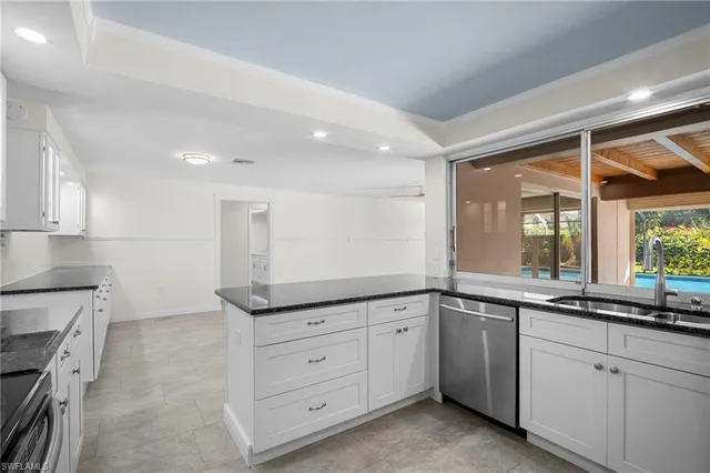 $699,900 | 5091 Westminster Drive, Fort Myers, FL 33919