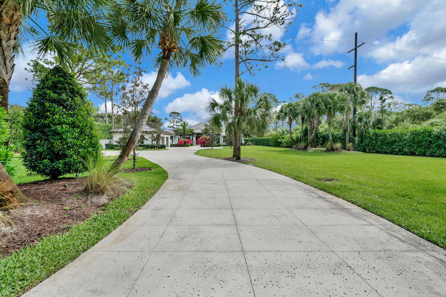 7168 Southeast Rivers Edge Street Jupiter, FL 33458 - Photo 54 of 72 DRIVEWAY