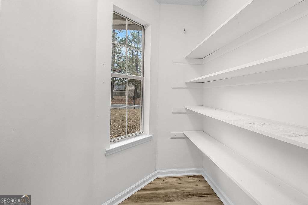 804 Ridgewood Way Hinesville, GA 31313 - Photo 11 of 27 a view of entryway with window