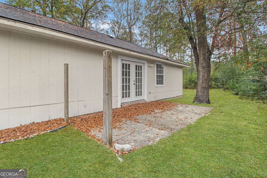 804 Ridgewood Way Hinesville, GA 31313 - Photo 23 of 27 a backyard of a house with lots of green space