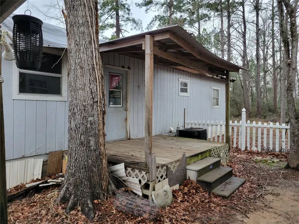 a view of a house with a back yard