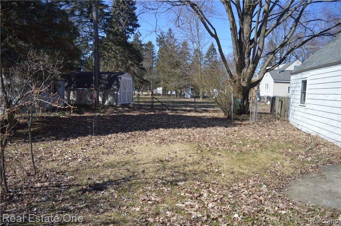 445 West Livingston Road Highland, MI 48357 - Photo 32 of 34 DSC_0674.JPG