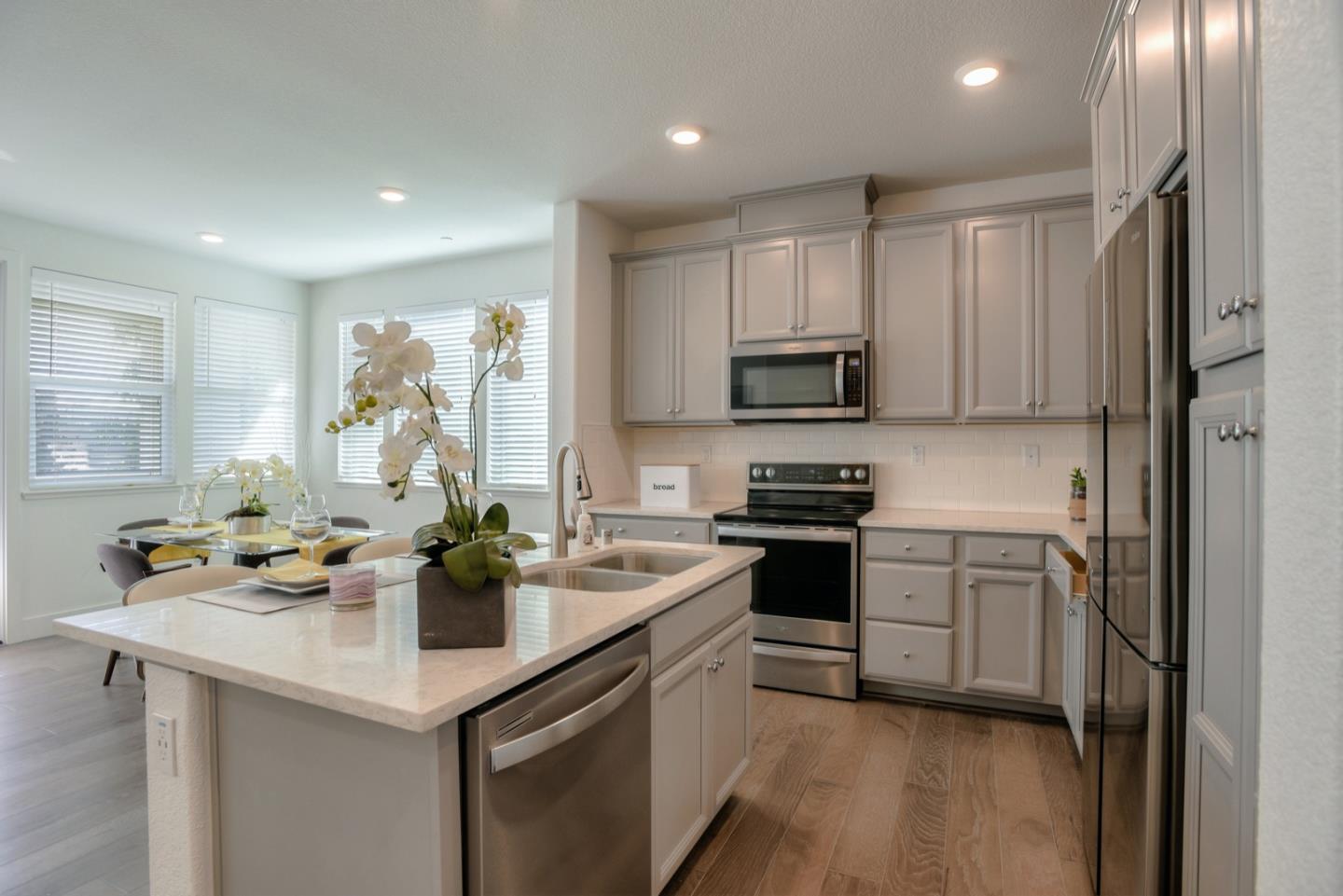 49 Tidal Way San Mateo, CA 94401 - Photo 6 of 25