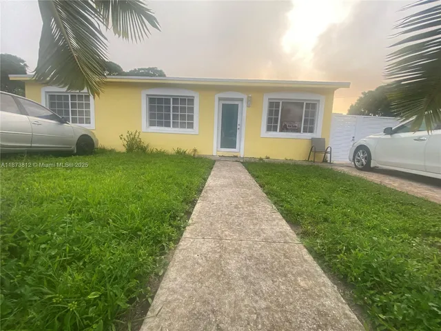 a view of a backyard of the house