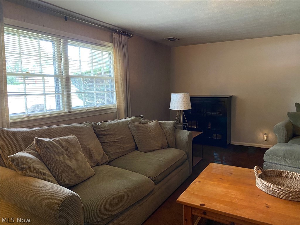 460 Holliston Road Akron, OH 44333 - Photo 17 of 29 Family Room