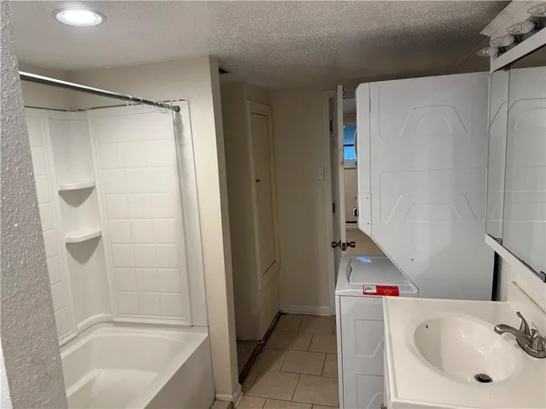 $1,200 | 8227 Green Street, Unit B, New Orleans, LA 70118