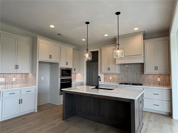 $691,985 | 1813 Southwest Arbormist Drive, Lee's Summit, MO 64082