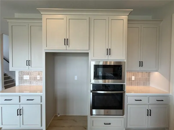 $691,985 | 1813 Southwest Arbormist Drive, Lee's Summit, MO 64082