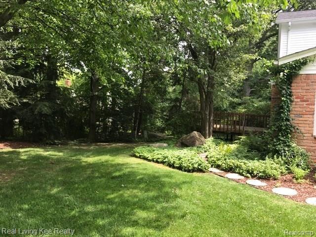 1936 Marcastle Court Rochester, MI 48309 - Photo 9 of 10 4.JPG