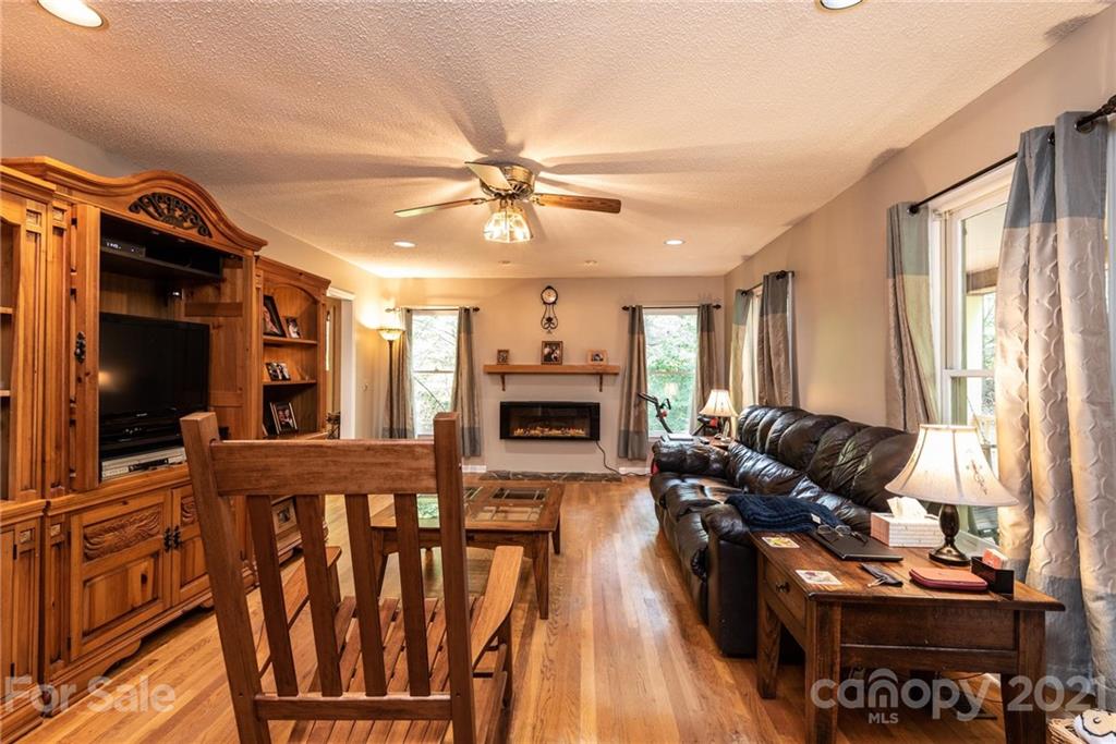 2130 Westover Road Hickory, NC 28602 - Photo 10 of 45 Gallery Image 10