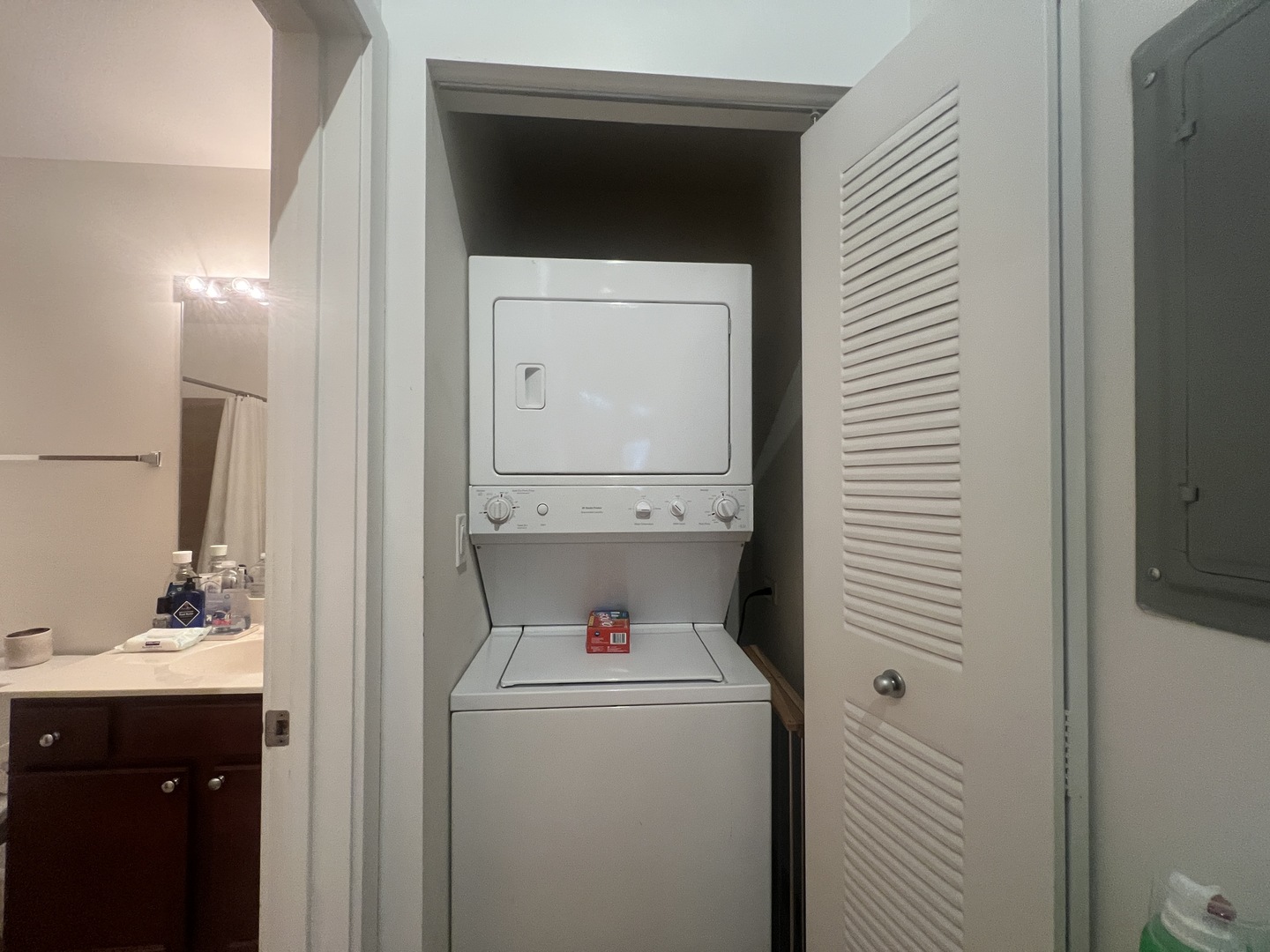 1151 West 15th Street, Unit 137 Chicago, IL 60608 - Photo 19 of 27 a utility room with dryer and washer