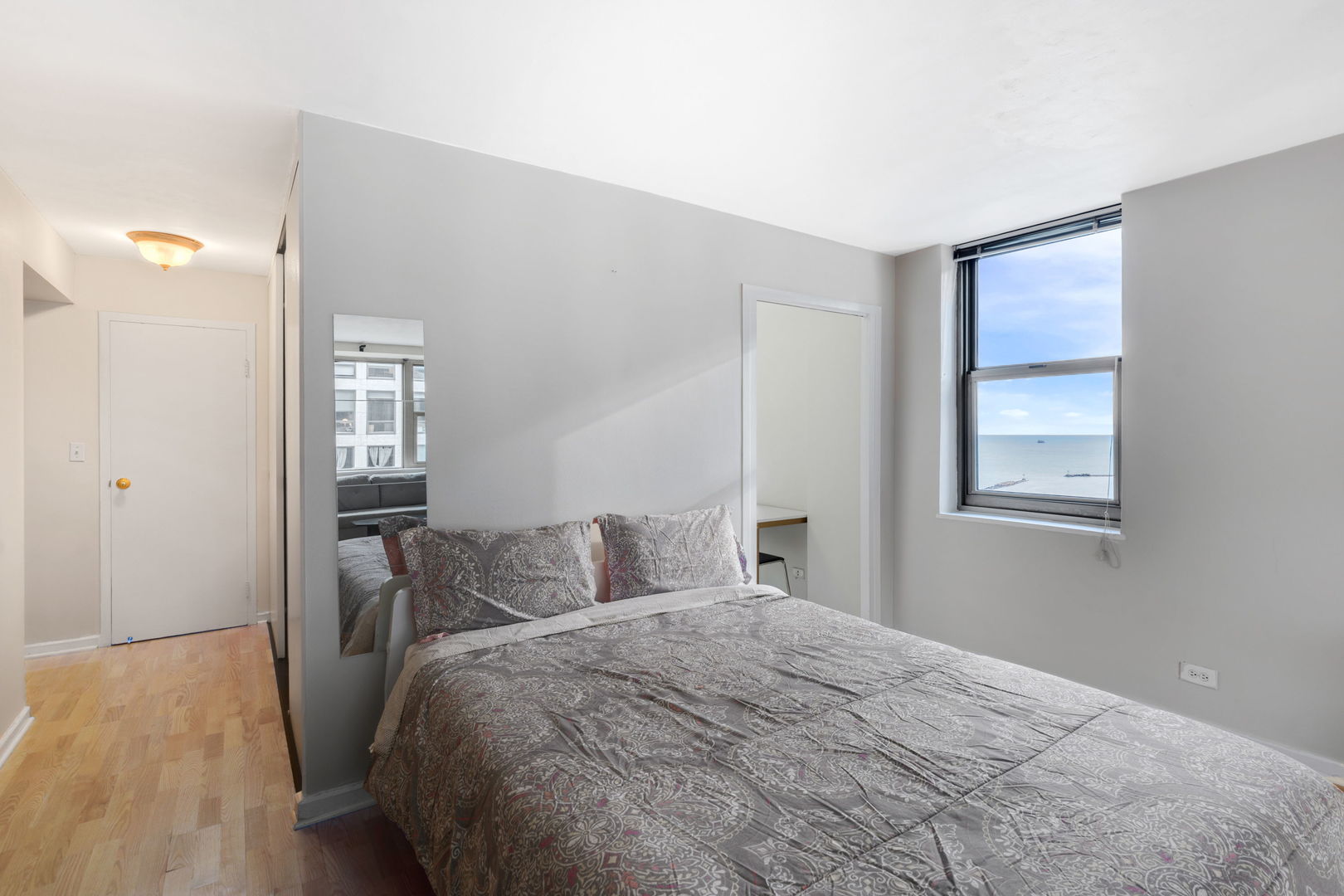 253 East Delaware Place, Unit 22B Chicago, IL 60611 - Photo 5 of 14