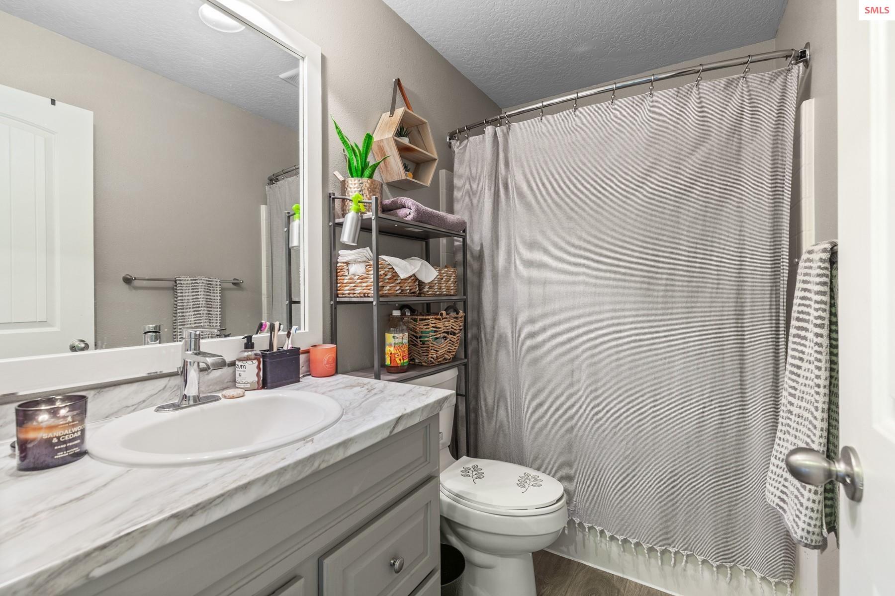 18341 West Highway 53 Rathdrum, ID 83858 - Photo 25 of 41 Bathroom upstairs with shower/tub.