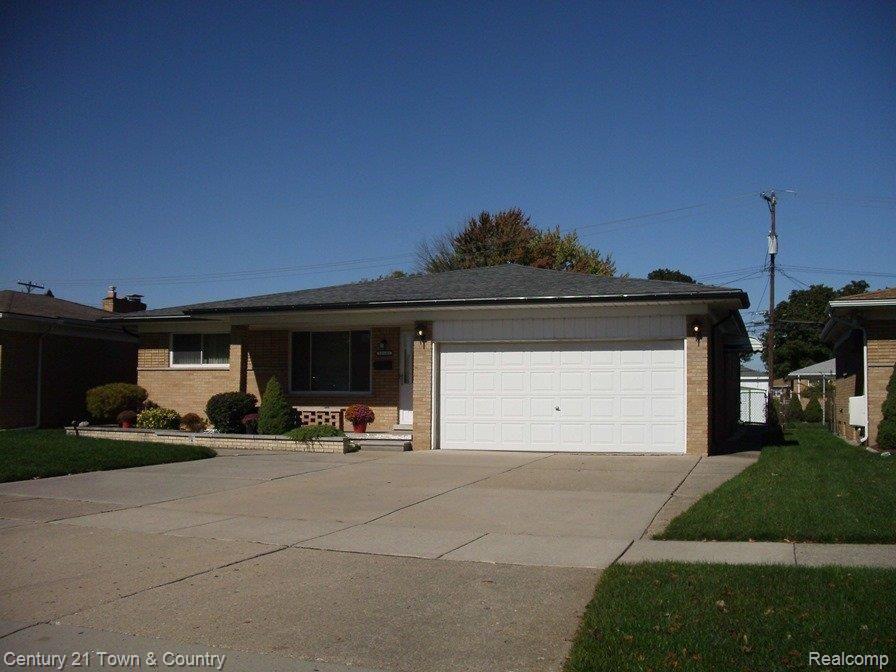 11181 Martin Road Warren, MI 48093 - Photo 2 of 16 Front of home.jpg