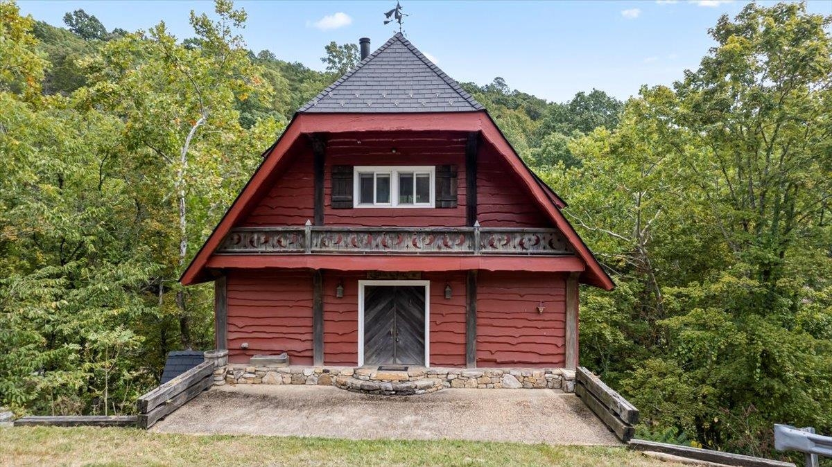 6602 Middlebrook Road Raphine, VA 24472 - Photo 4 of 68 a front view of a house with yard