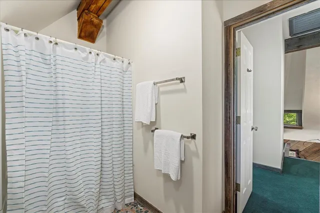 a view of front of a house with a yard