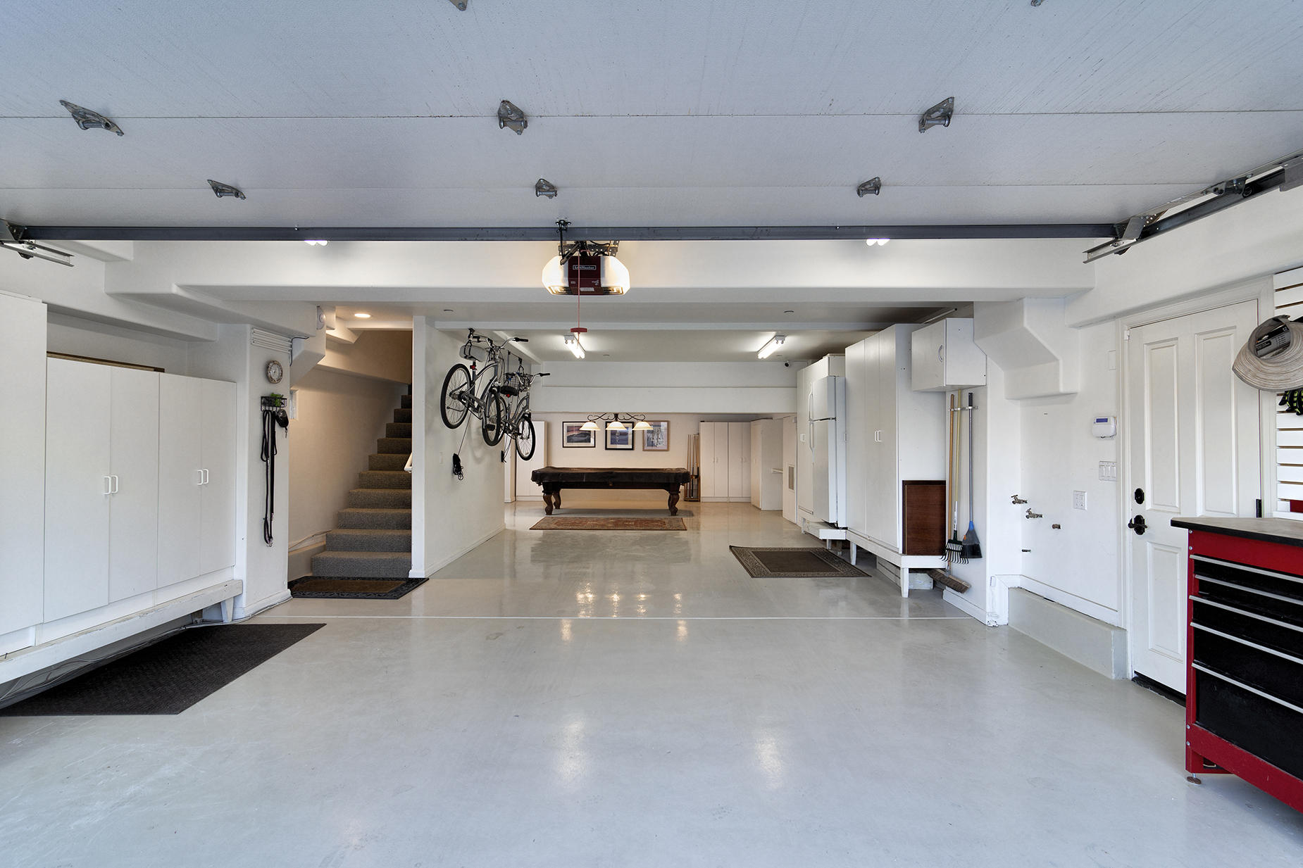 1073 Mandalay Beach Road Oxnard, CA 93035 - Photo 20 of 22 1073 Mandalay garage