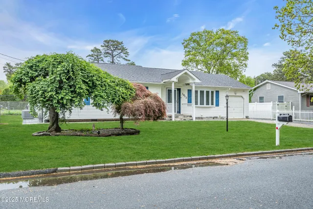 a view of a house with a backyard
