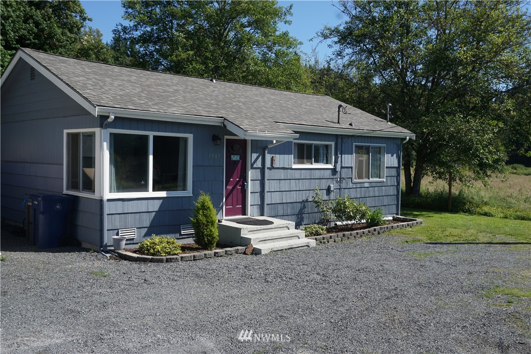 1507 South Machias Road Snohomish, WA 98290 - Photo 1 of 22 a front view of a house with garden